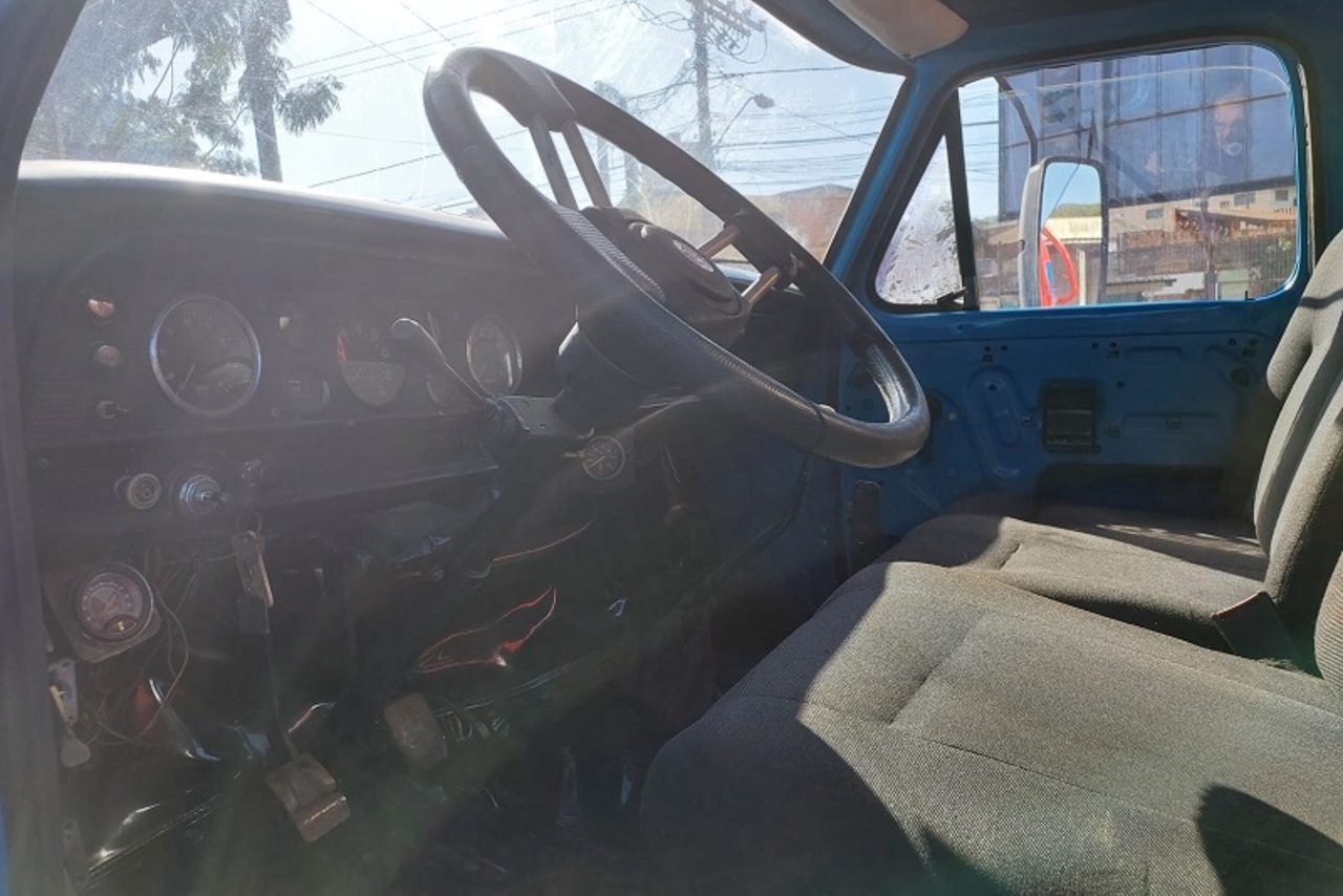 Ford F7000 - 77/77 5