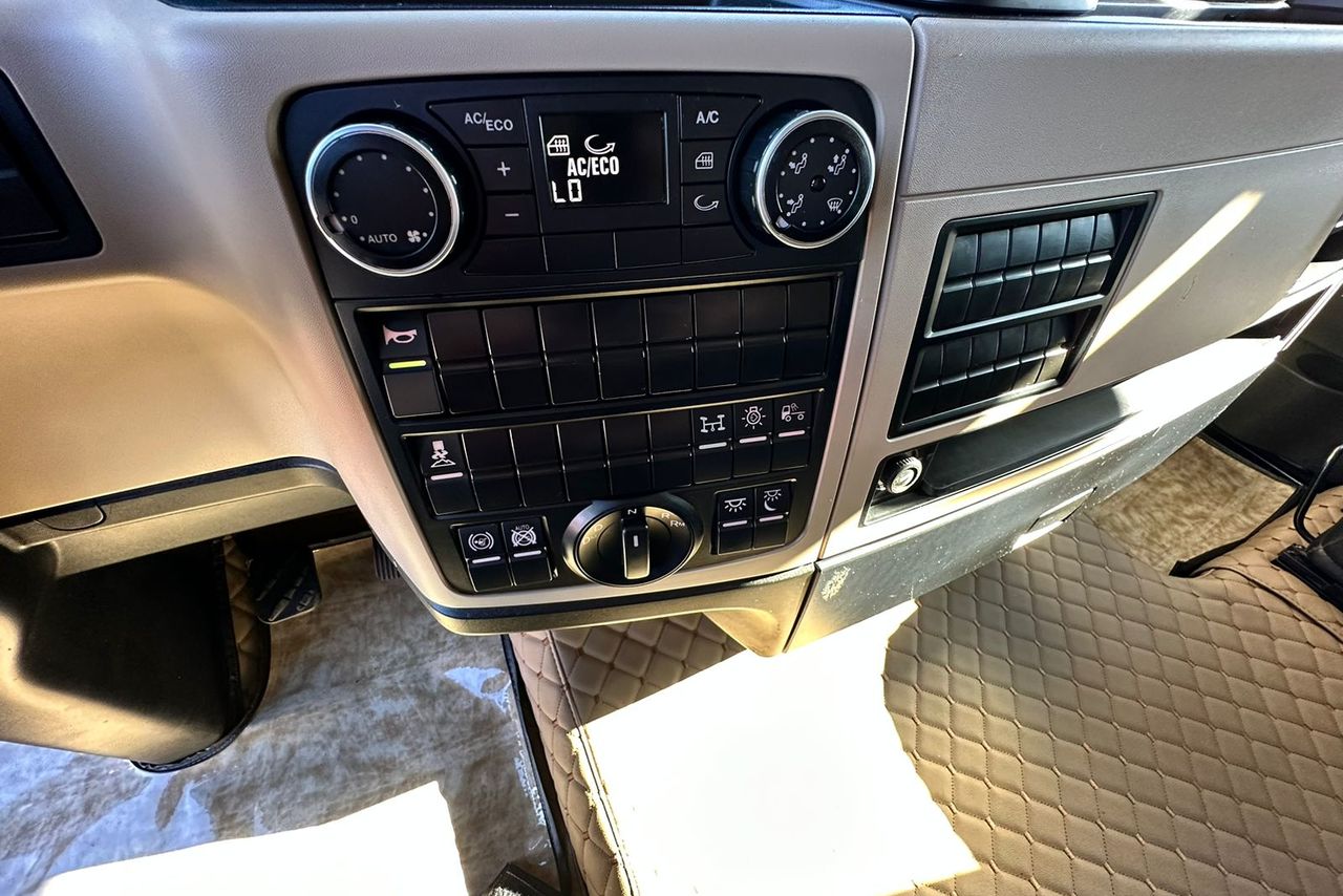 Volkswagen 29-520 6x4 Meteor - 21/22 12