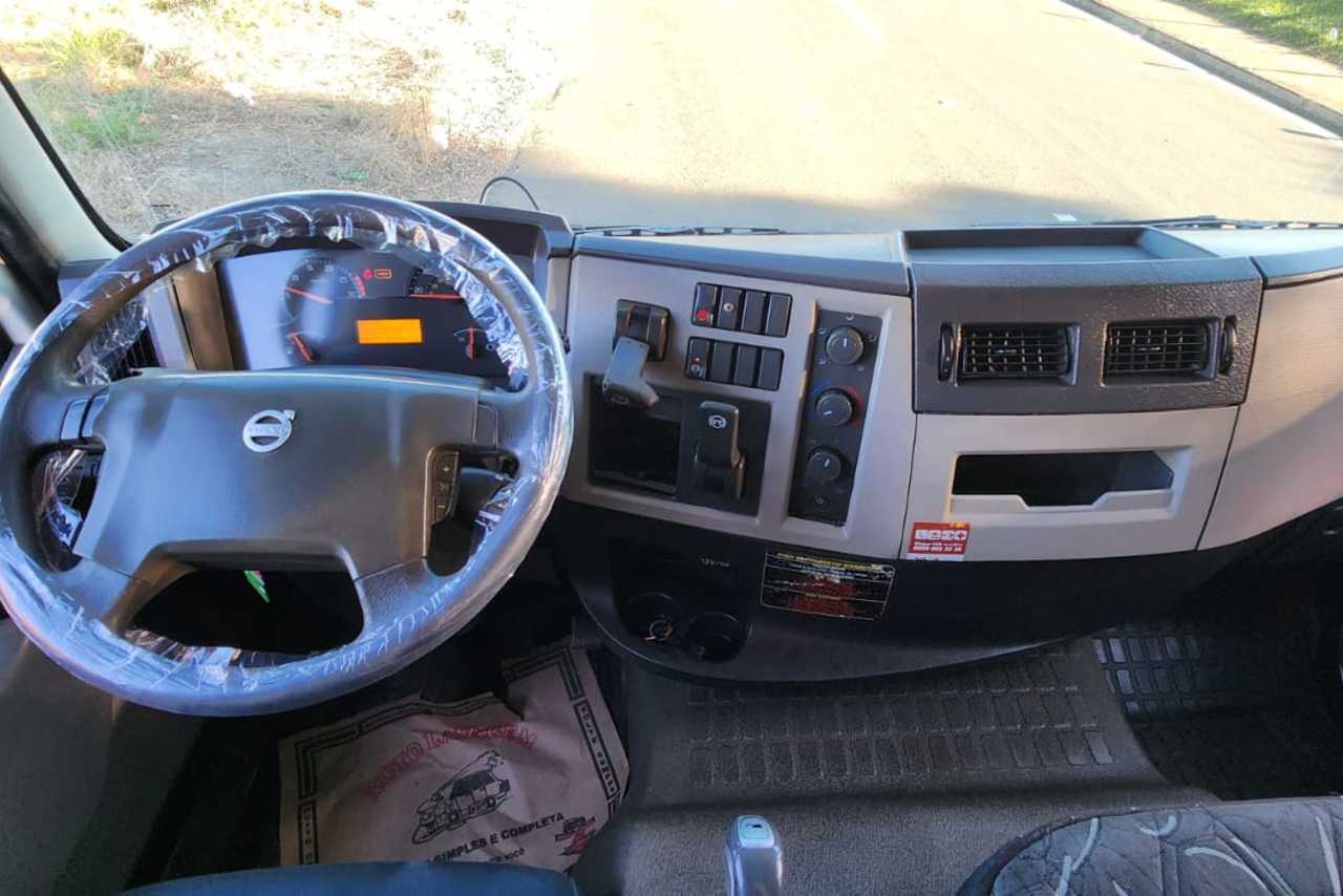 Volvo VM 330 - 15/15 17