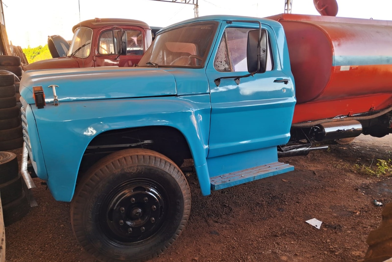 Ford F7000 - 77/77 2