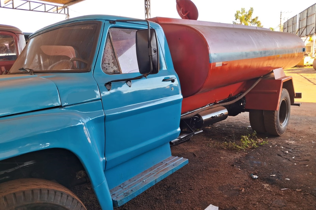 Ford F7000 - 77/77 4