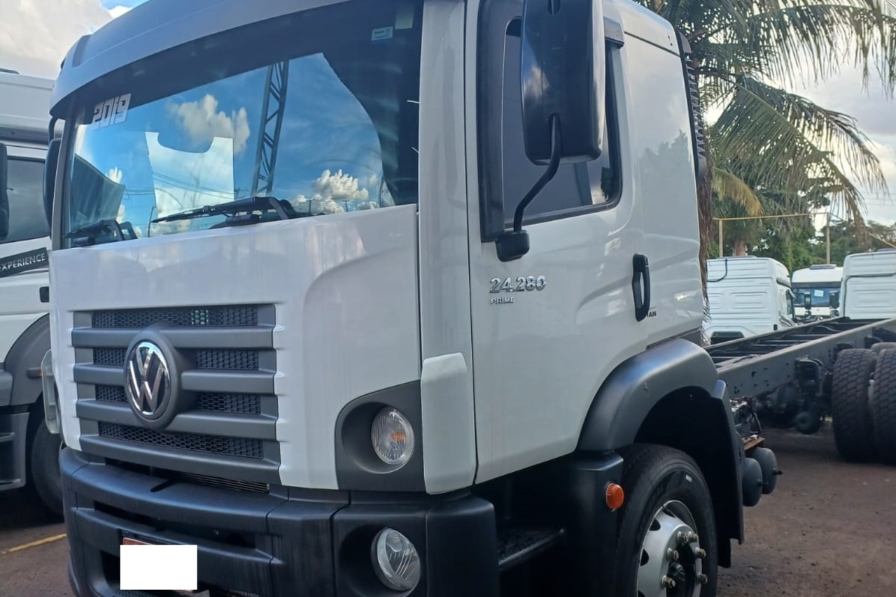 Volkswagen 24-280 E Constellation 6x2 - 18/19 2