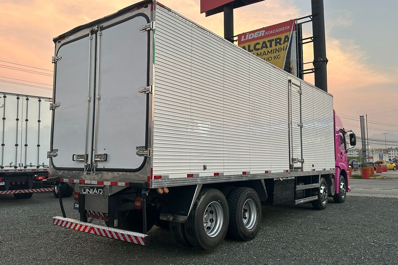Volkswagen 30-330 Constellation 8x2 - 19/20 3