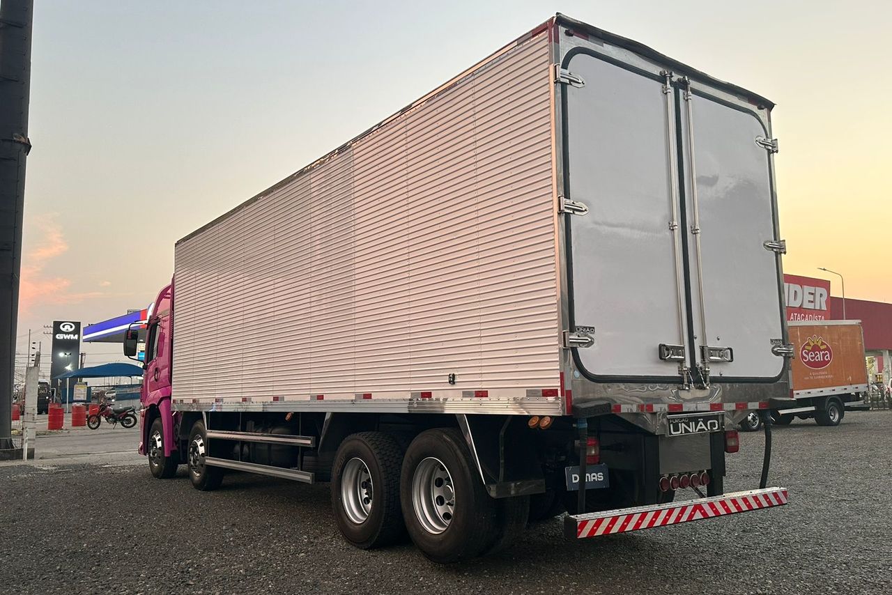 Volkswagen 30-330 Constellation 8x2 - 19/20 4