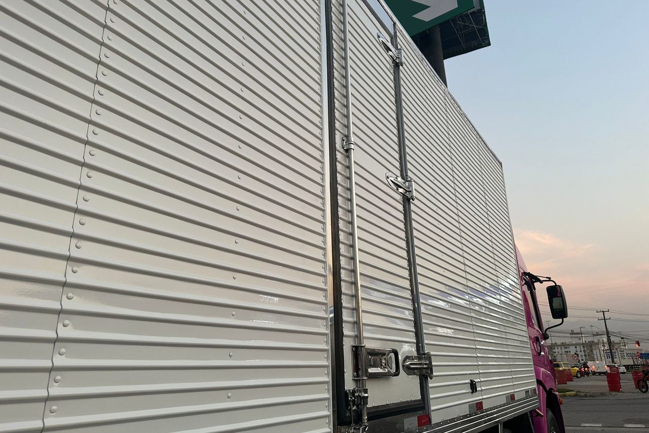 Volkswagen 30-330 Constellation 8x2 - 19/20 5