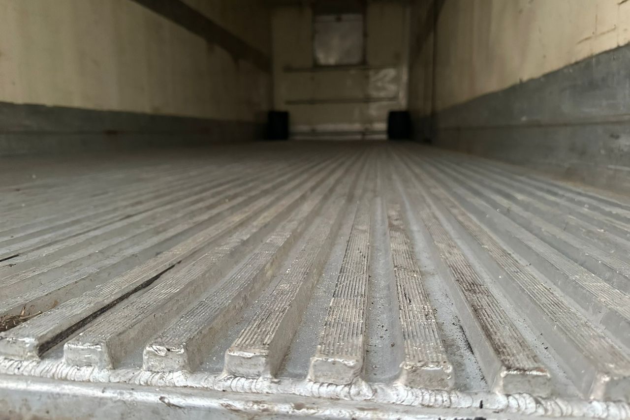 Volkswagen 30-330 Constellation 8x2 - 19/20 7