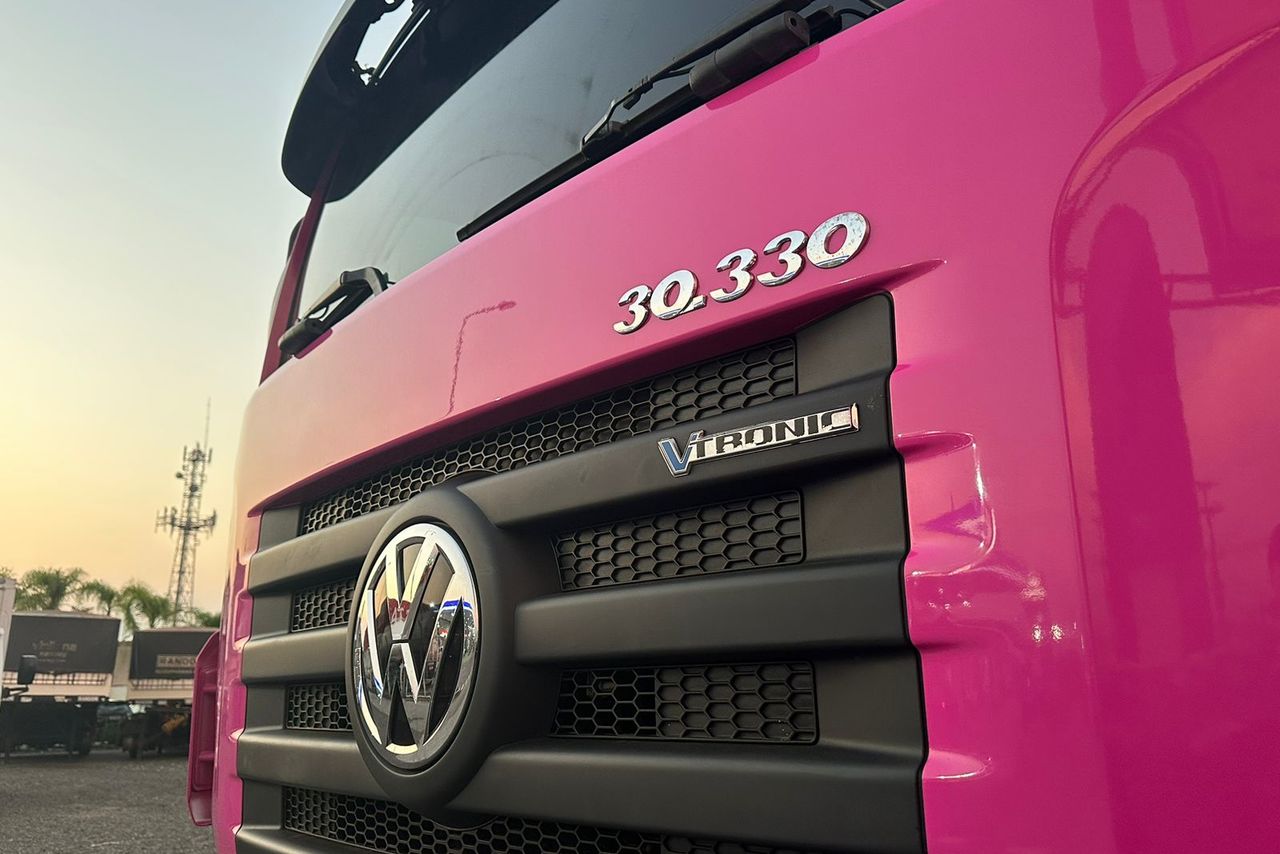Volkswagen 30-330 Constellation 8x2 - 19/20 10