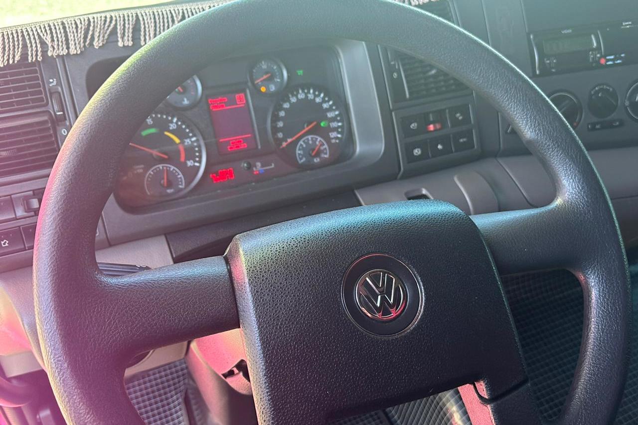 Volkswagen 30-330 Constellation 8x2 - 19/20 13