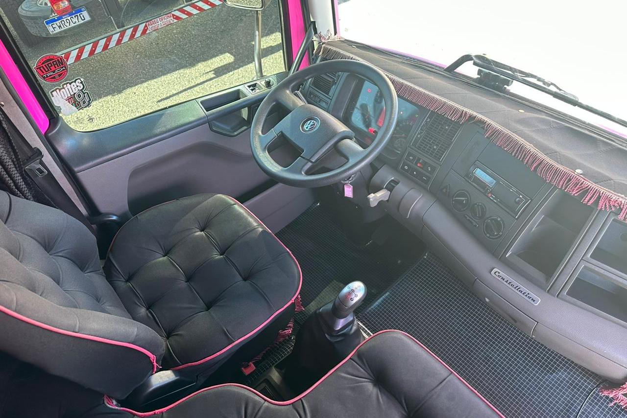 Volkswagen 30-330 Constellation 8x2 - 19/20 16