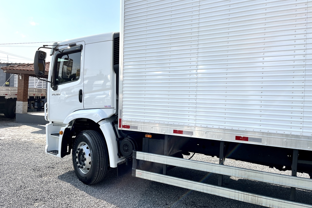 Volkswagen 24-280 E Constellation 6x2 - 22/23 9