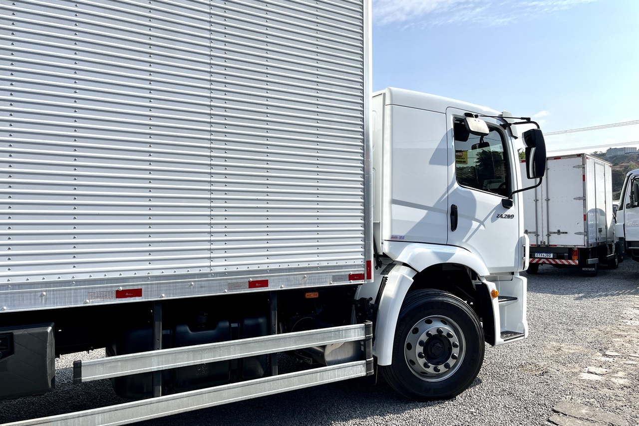 Volkswagen 24-280 E Constellation 6x2 - 22/23 10
