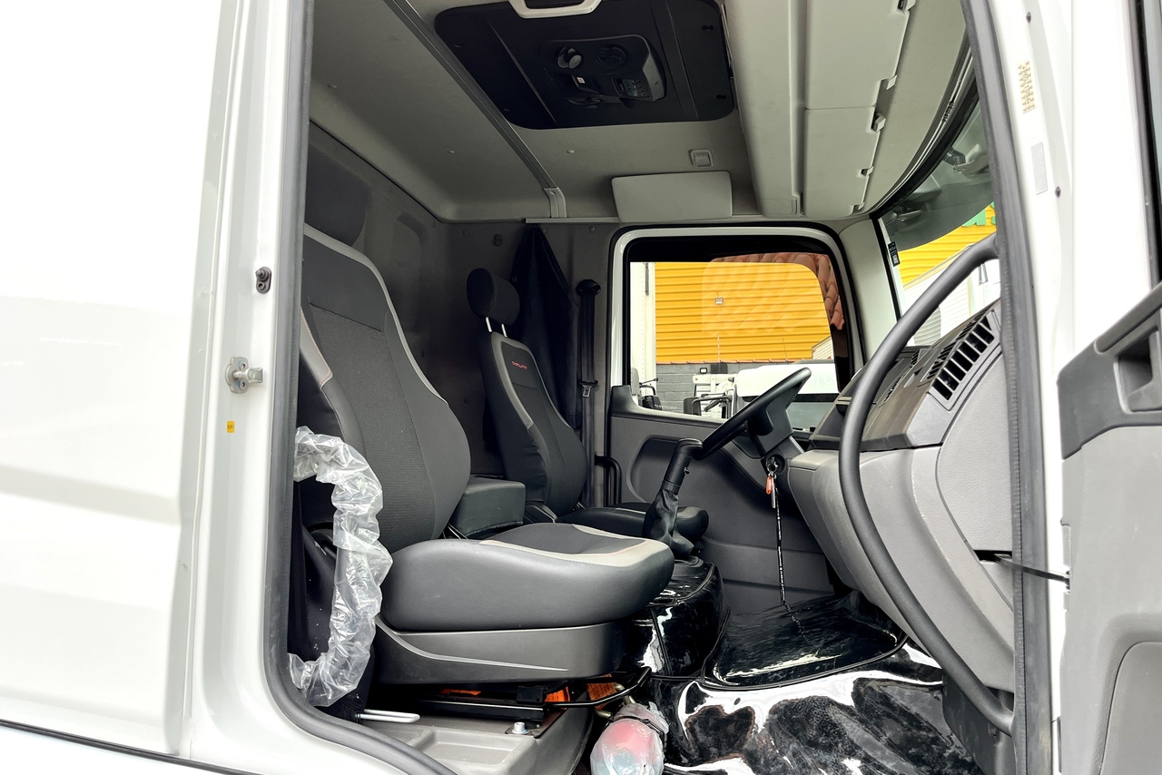 Volkswagen 24-280 E Constellation 6x2 - 22/23 11