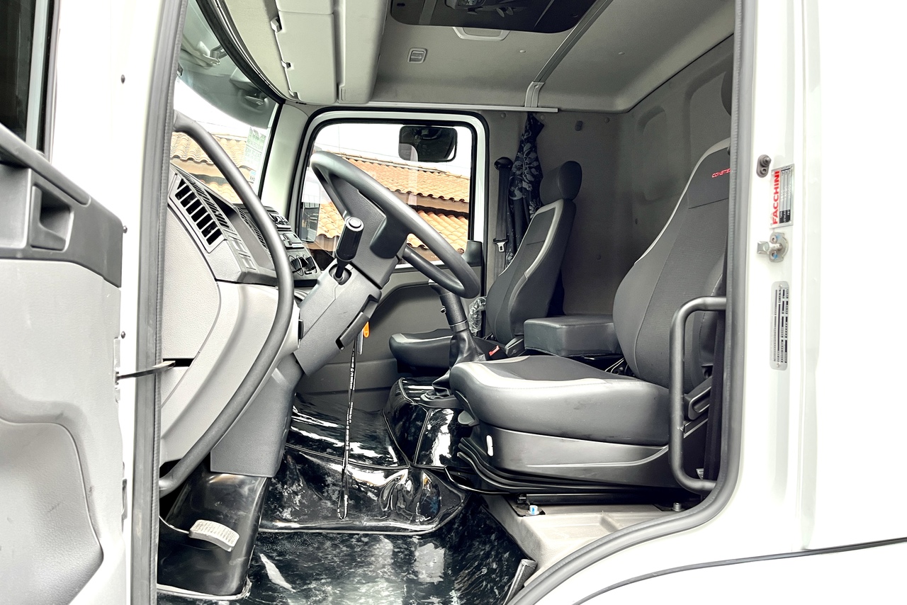 Volkswagen 24-280 E Constellation 6x2 - 22/23 12