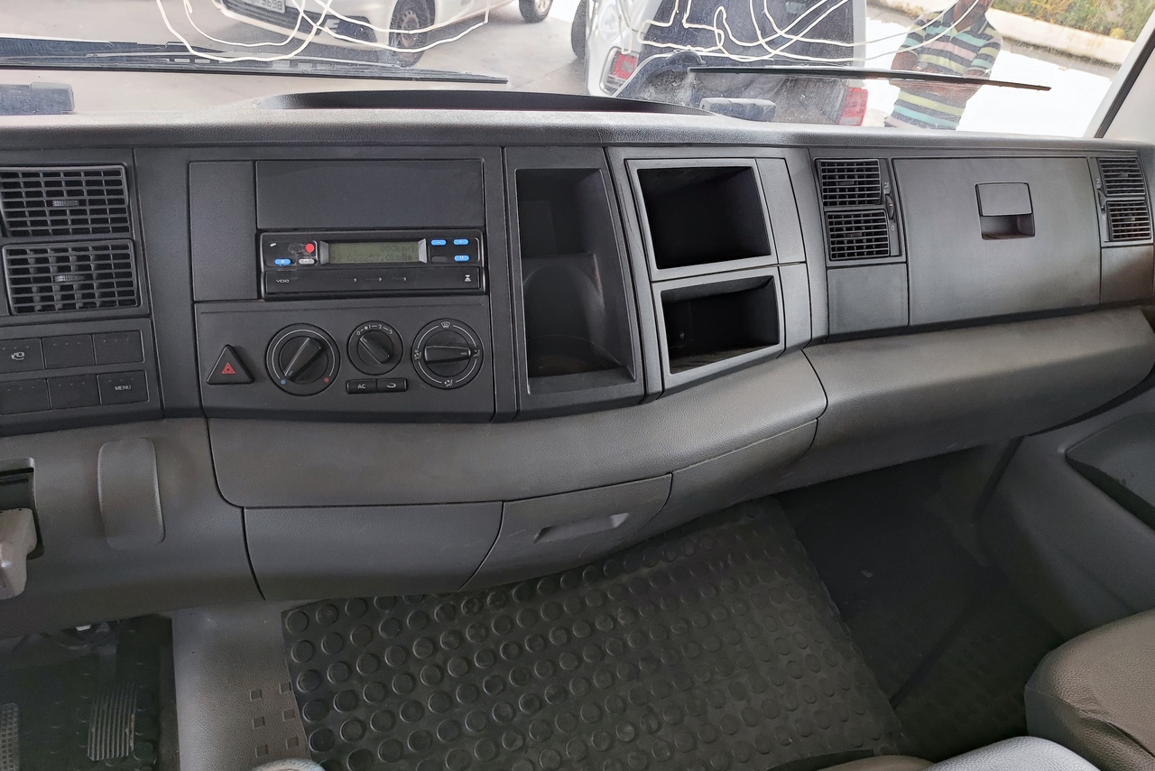 Volkswagen 17-230 E Constellation (DIESEL)(E5) - 21/22 11