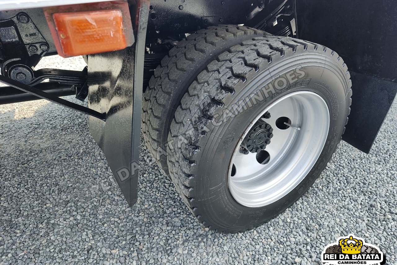 Volkswagen 8 120 - 05/05 2
