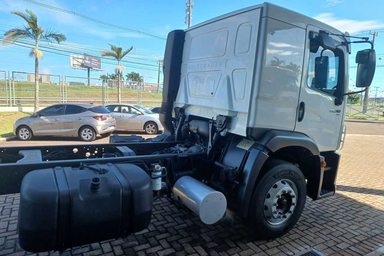 Volkswagen 24-280 E Constellation 6x2 - 18/19 5