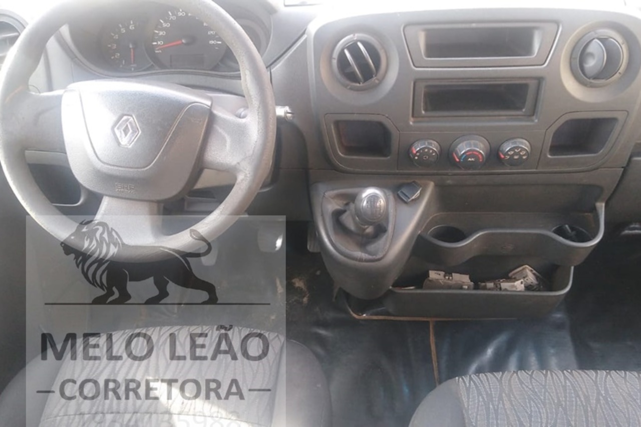 Renault Master Minibus - 18/19 4