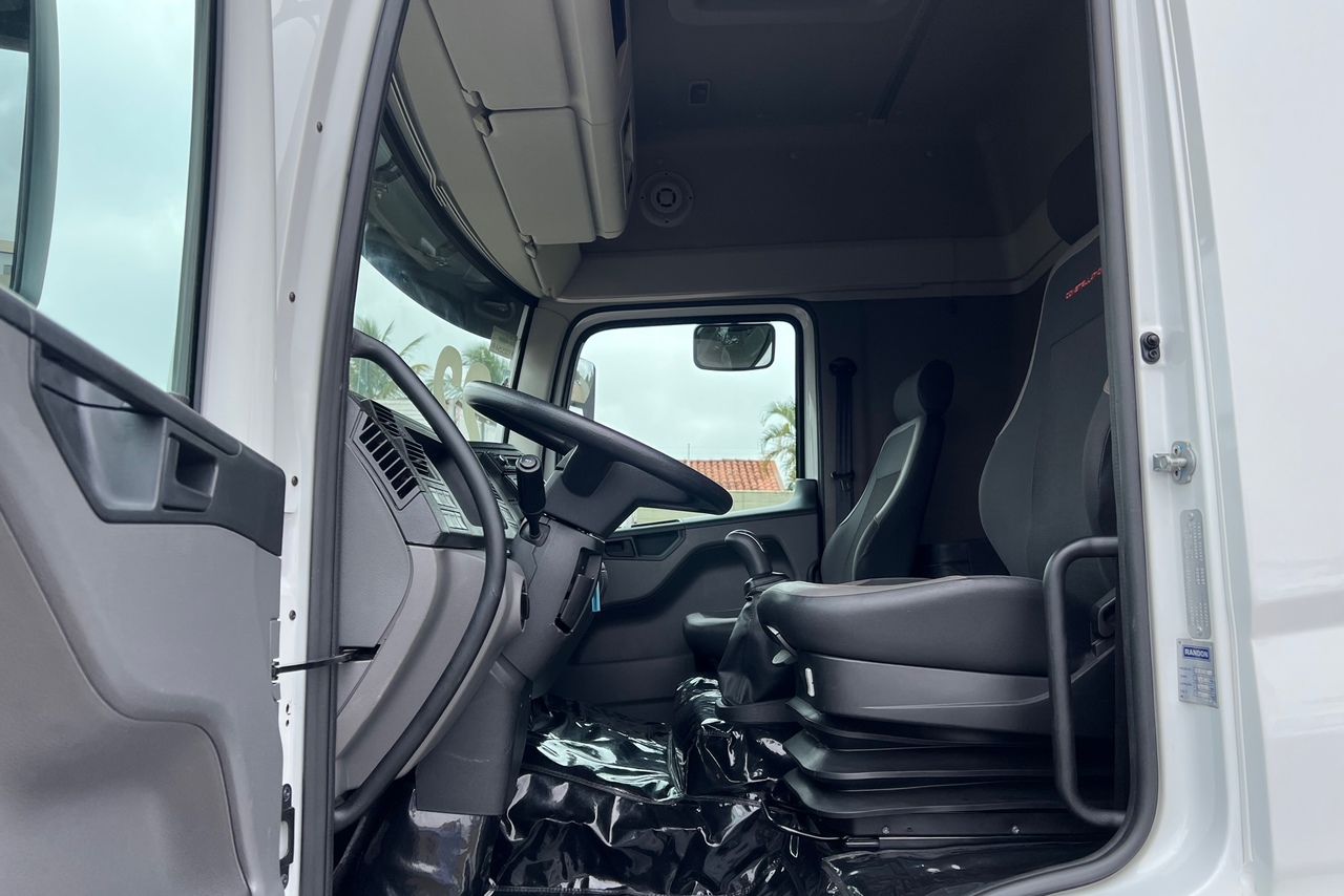Volkswagen 24-280 E Constellation 6x2 - 21/22 2