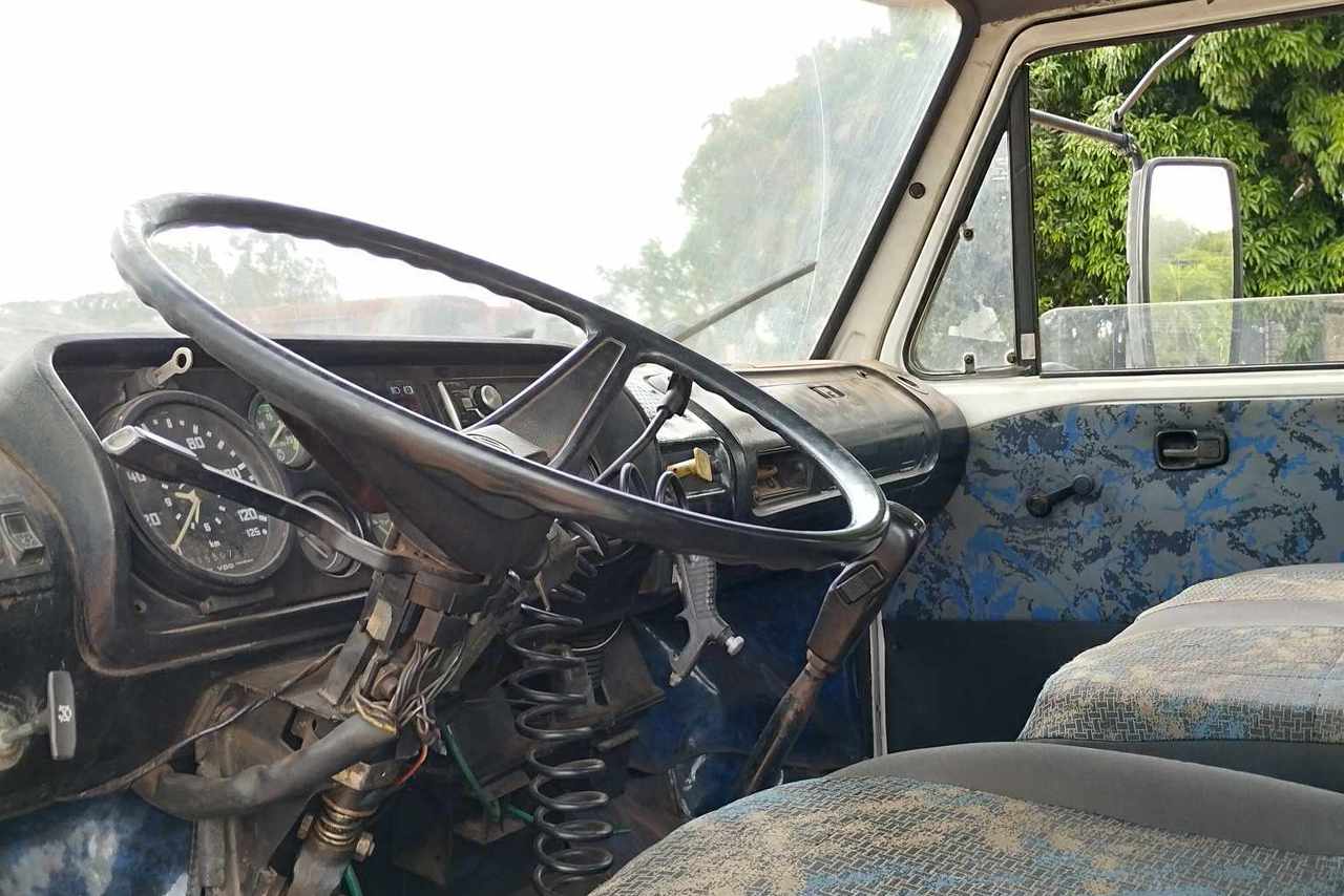 Volkswagen VW 16220 - 90/90 2