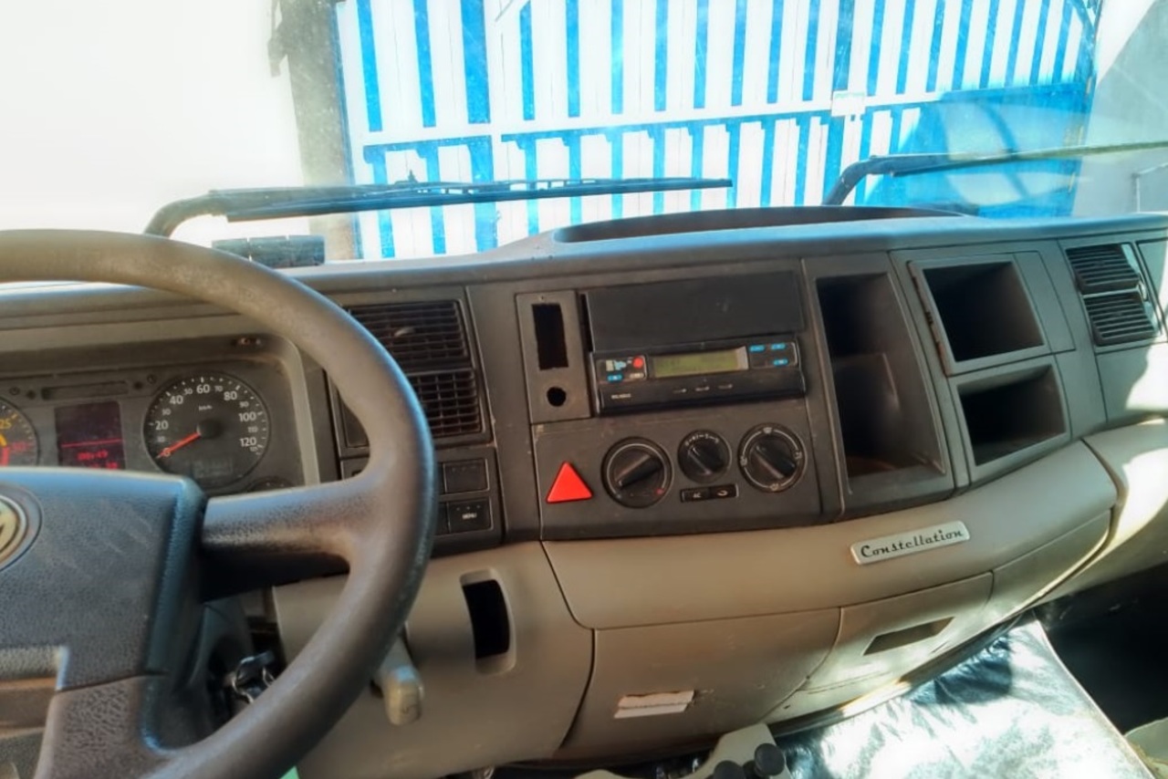 Volkswagen 24-250 E Constellation 3-Eixos - 09/09 6