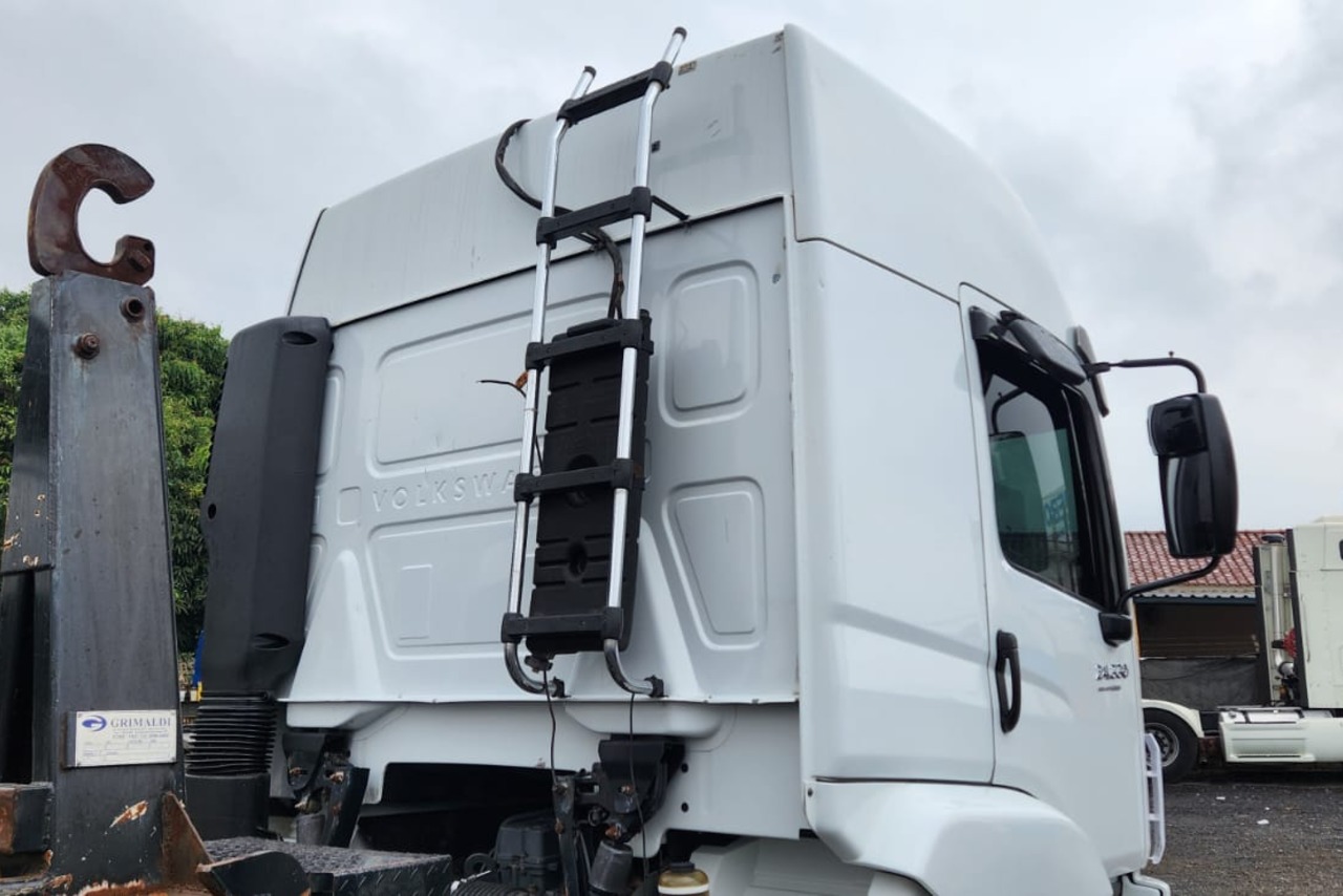 Volkswagen 24 330 - 15/16 9