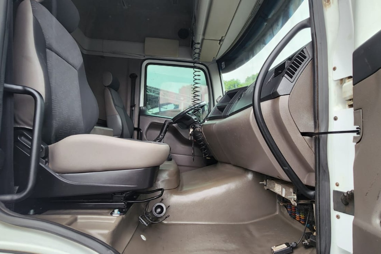 Volkswagen 24 330 - 15/16 12