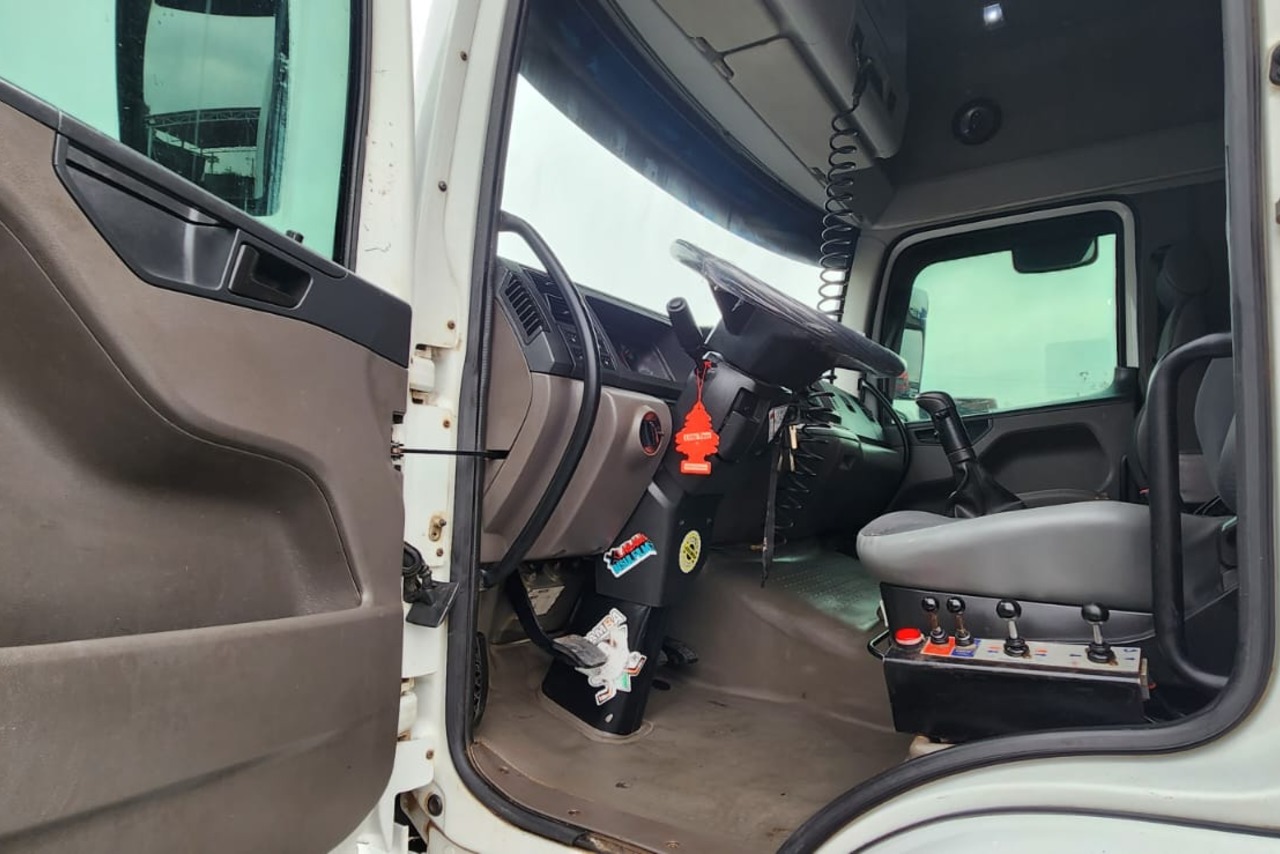 Volkswagen 24 330 - 15/16 19