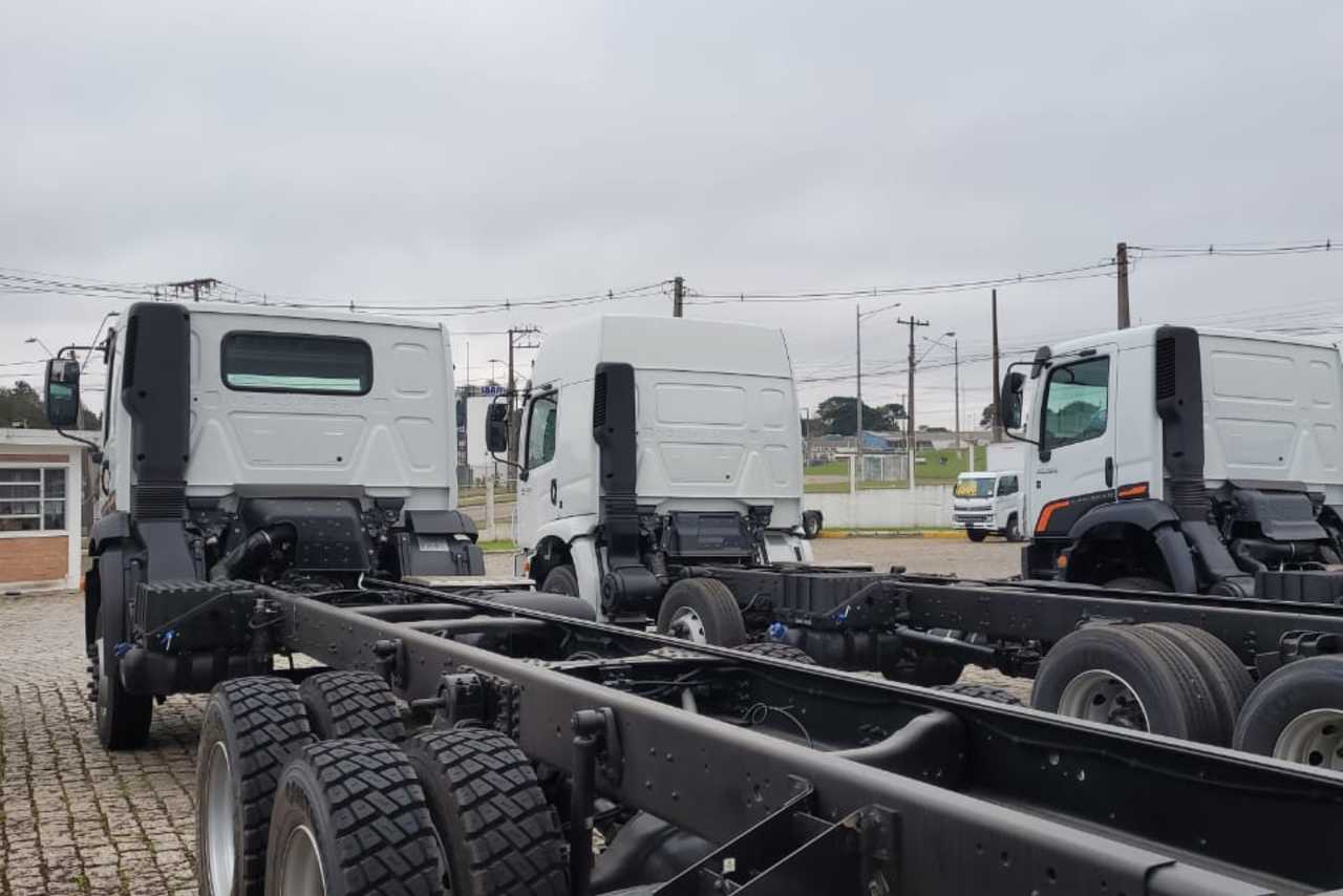 Volkswagen VW 27260 Constellation 6x4 - 24/25 4