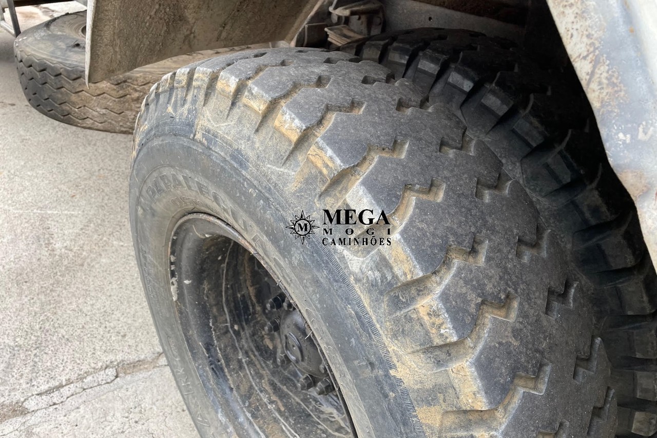 Ford F14000 - 96/96 9