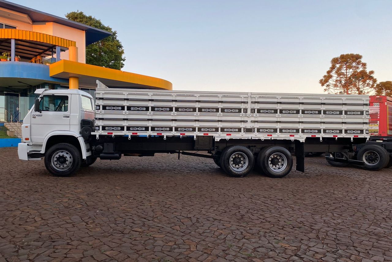 Volkswagen 24 220 - 11/11 6