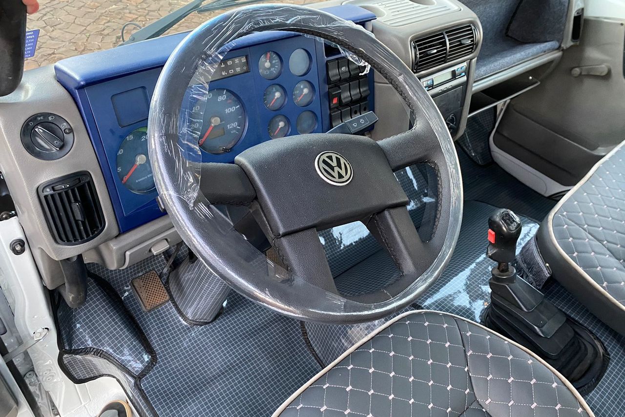 Volkswagen 24 220 - 11/11 17