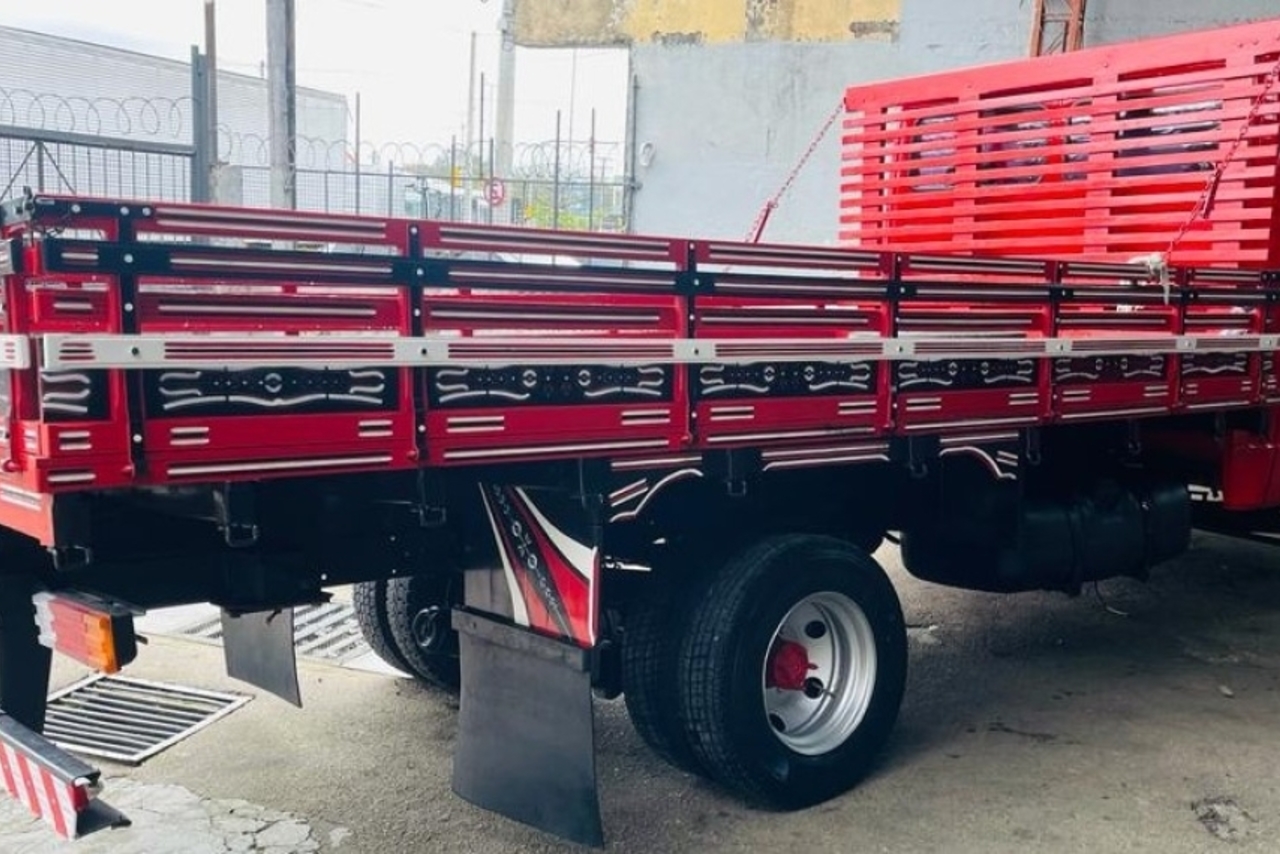 Mercedes Benz MB 710 - 04/04 6