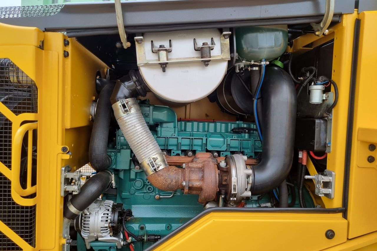 Volvo L90F - 17/17 11