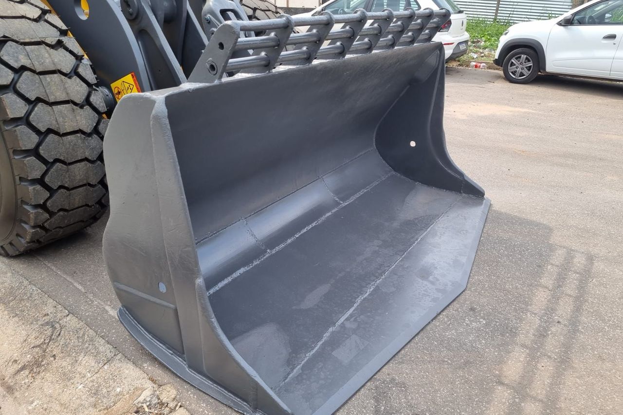 Volvo L90F - 17/17 12