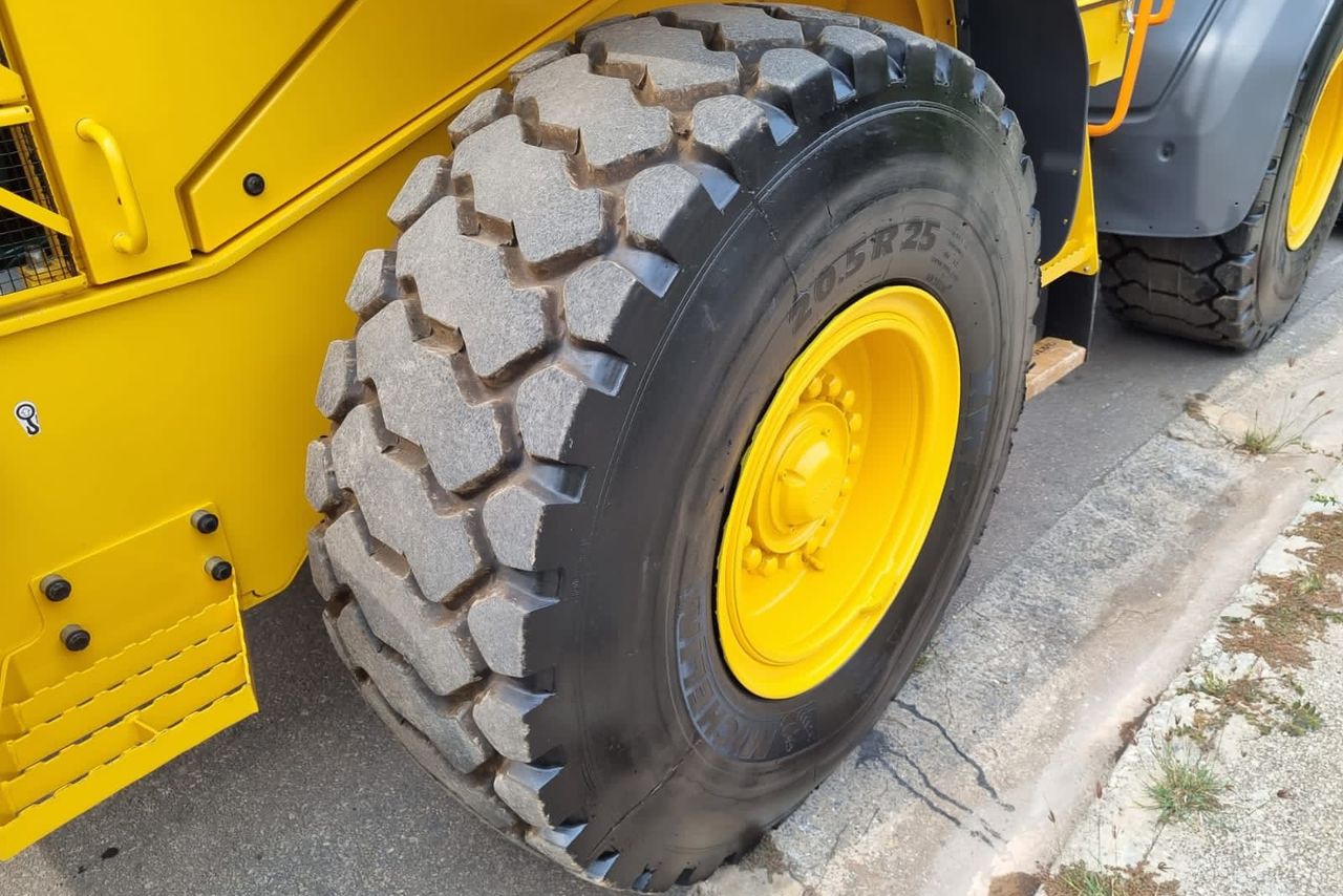 Volvo L90F - 17/17 13