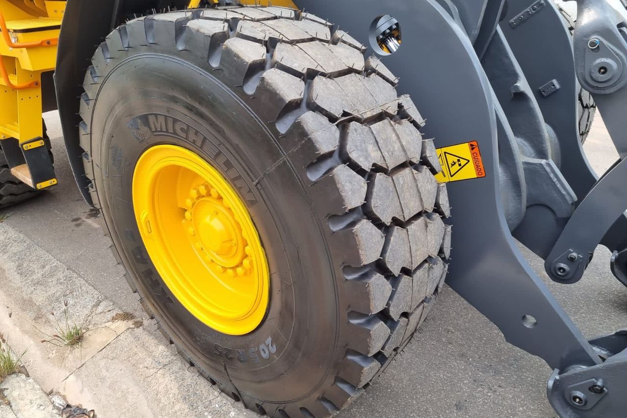 Volvo L90F - 17/17 14