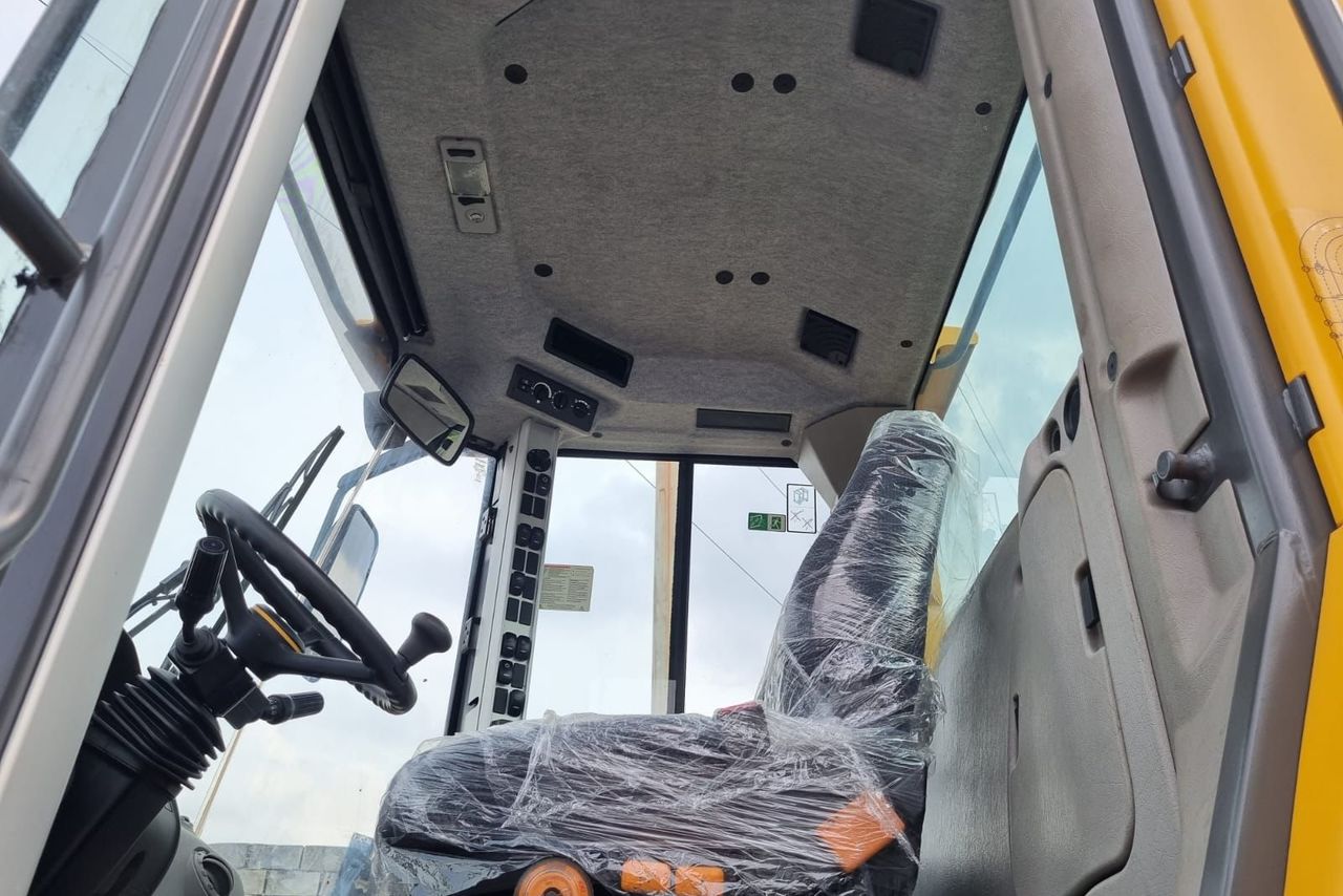 Volvo L90F - 17/17 15