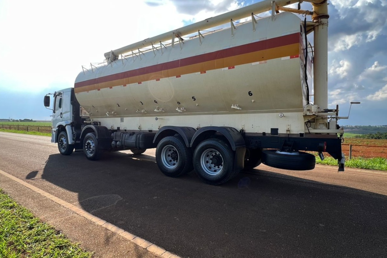 Volkswagen 24-280 E Constellation 8x2 - 17/18 10