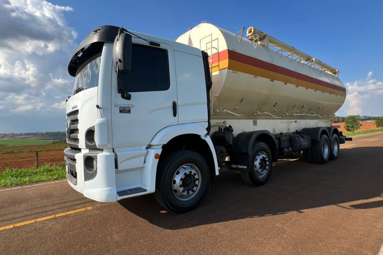 Volkswagen 24-280 E Constellation 8x2 - 17/18 11