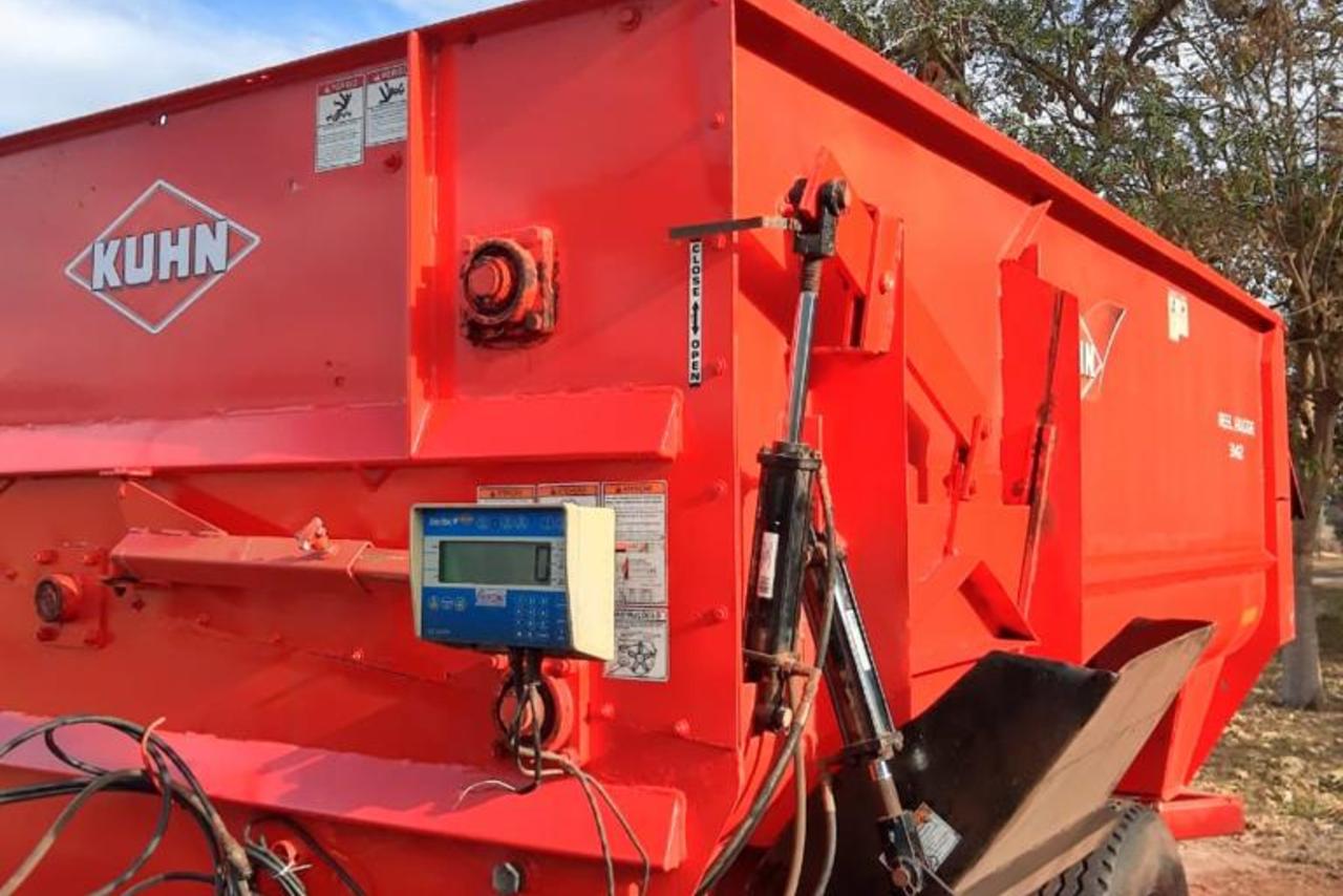 Kuhn 3142 - 12/12 7