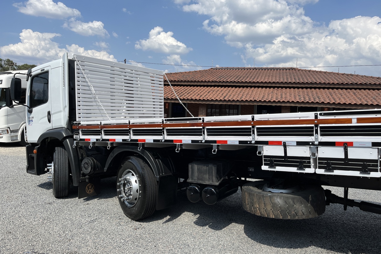 Volkswagen 17 330 - 14/14 11