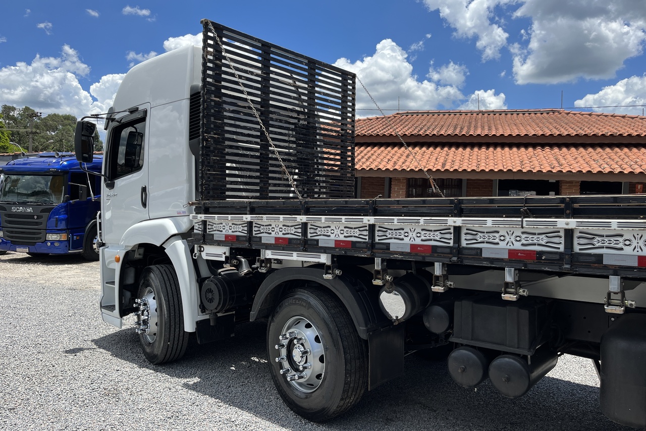 Volkswagen 30-330 Constellation 8x2 - 22/22 7