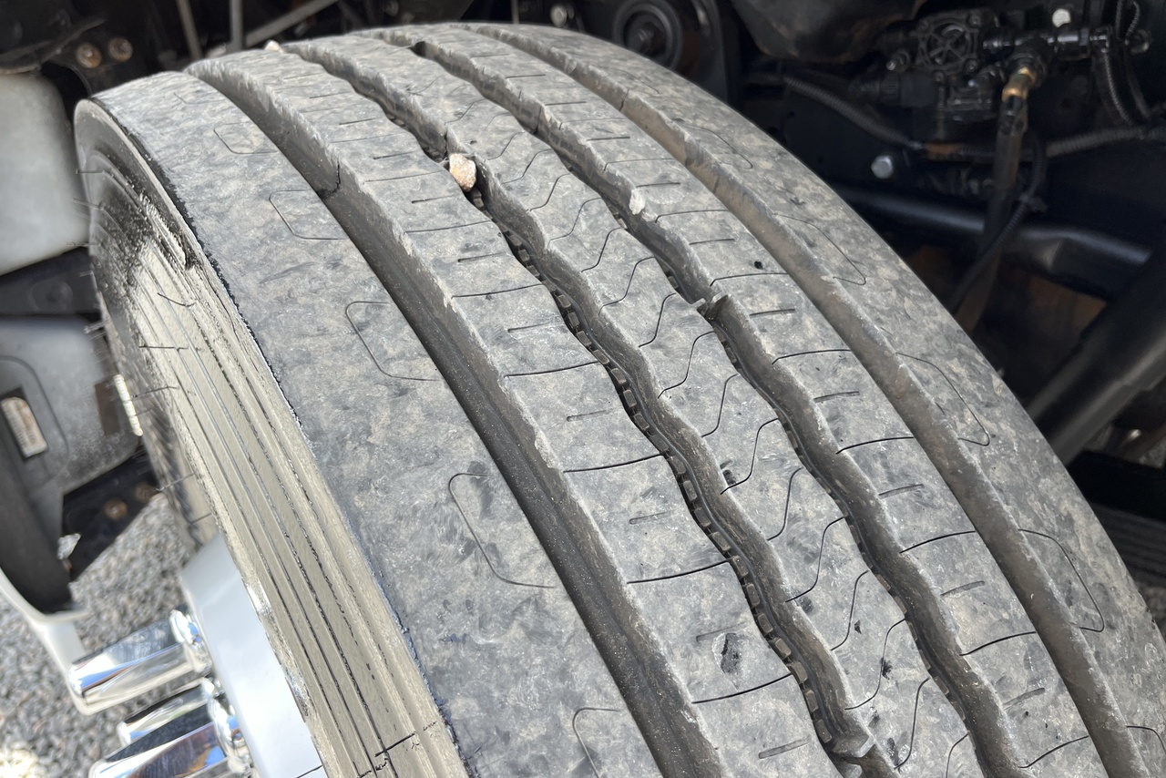 Volkswagen 30-330 Constellation 8x2 - 22/22 9