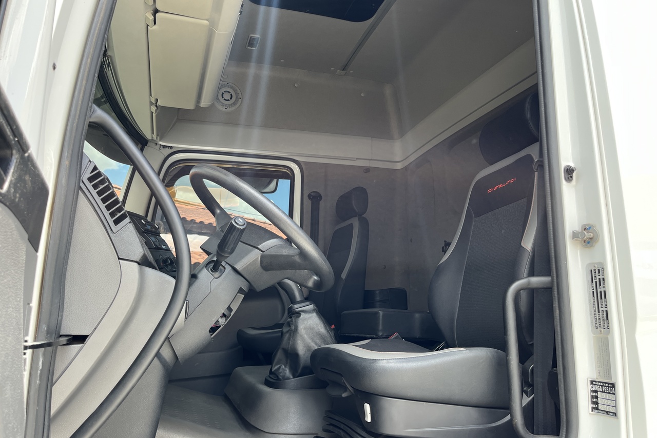 Volkswagen 30-330 Constellation 8x2 - 22/22 10
