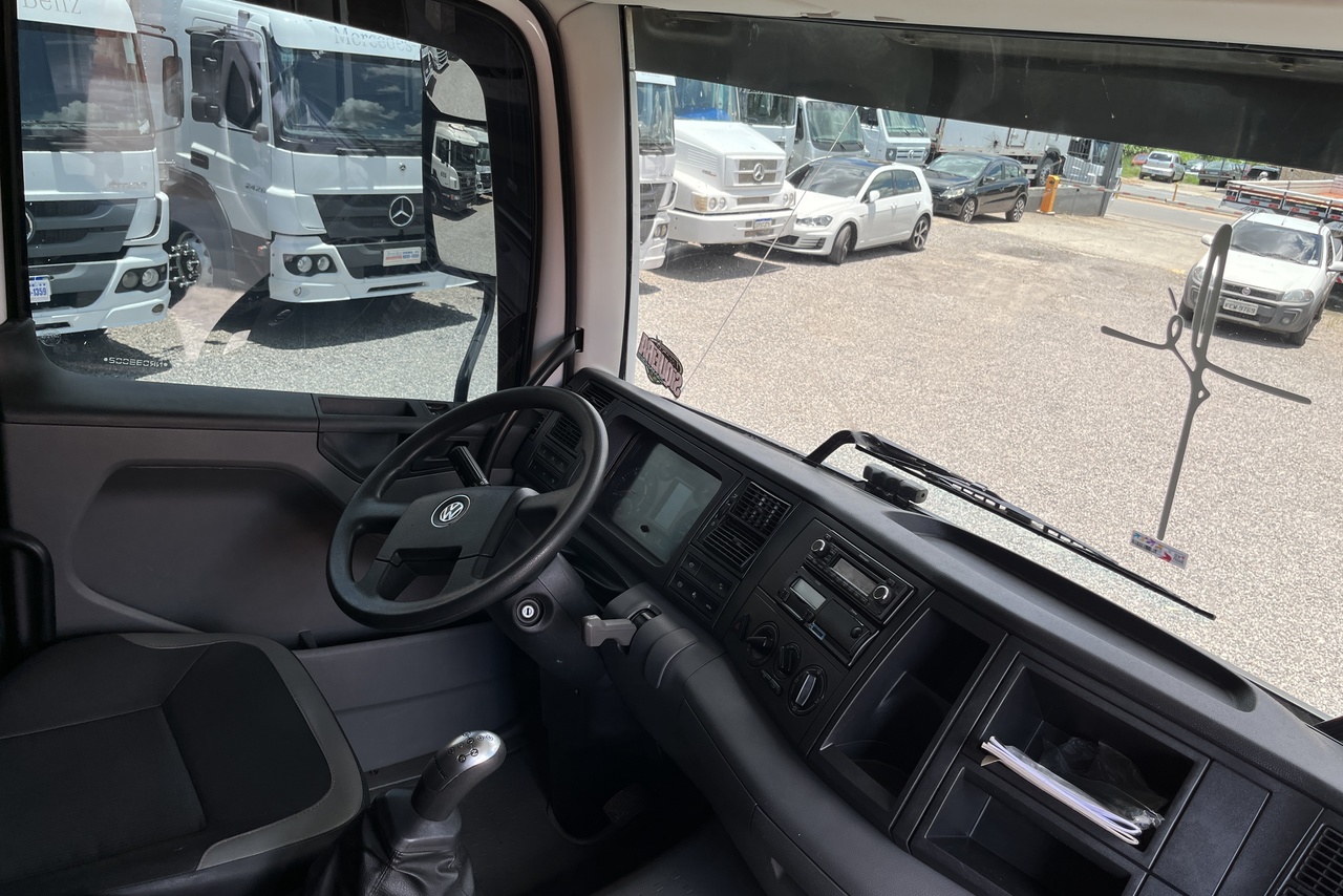 Volkswagen 30-330 Constellation 8x2 - 22/22 12