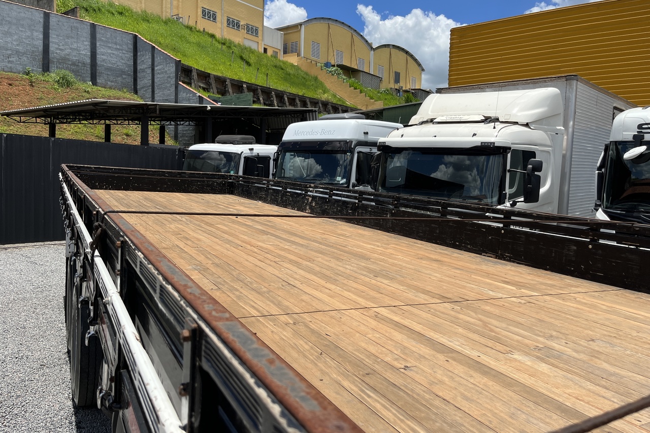 Volkswagen 30-330 Constellation 8x2 - 22/22 13
