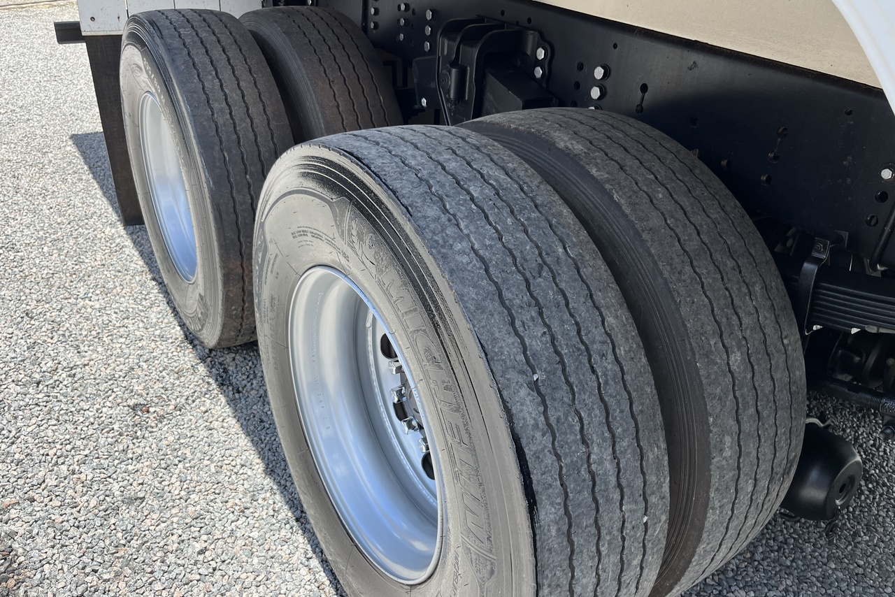 Volkswagen 30-330 Constellation 8x2 - 22/22 14