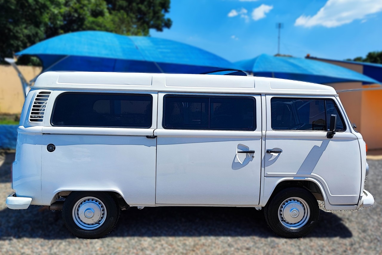 Volkswagen Kombi Standard - 12/13 5