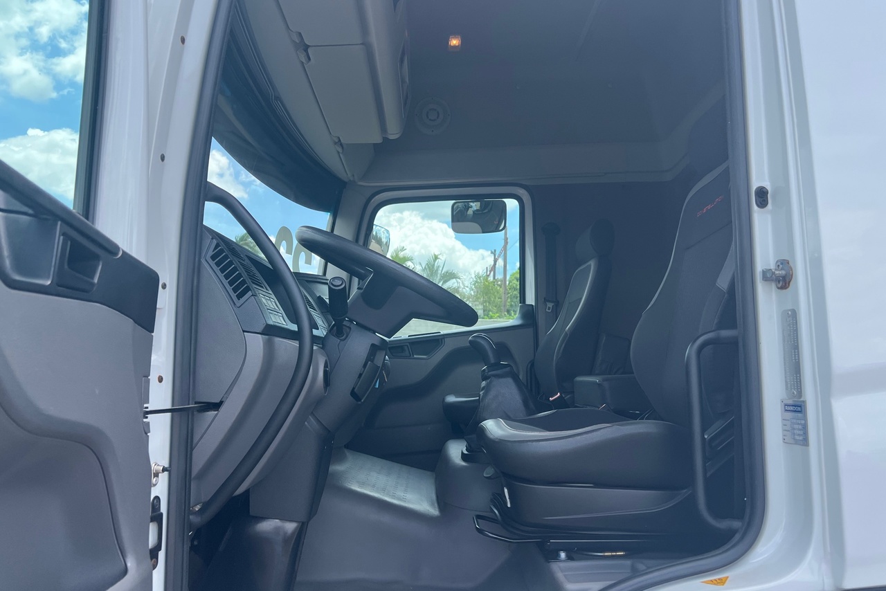 Volkswagen 24-280 E Constellation 6x2 - 21/22 8