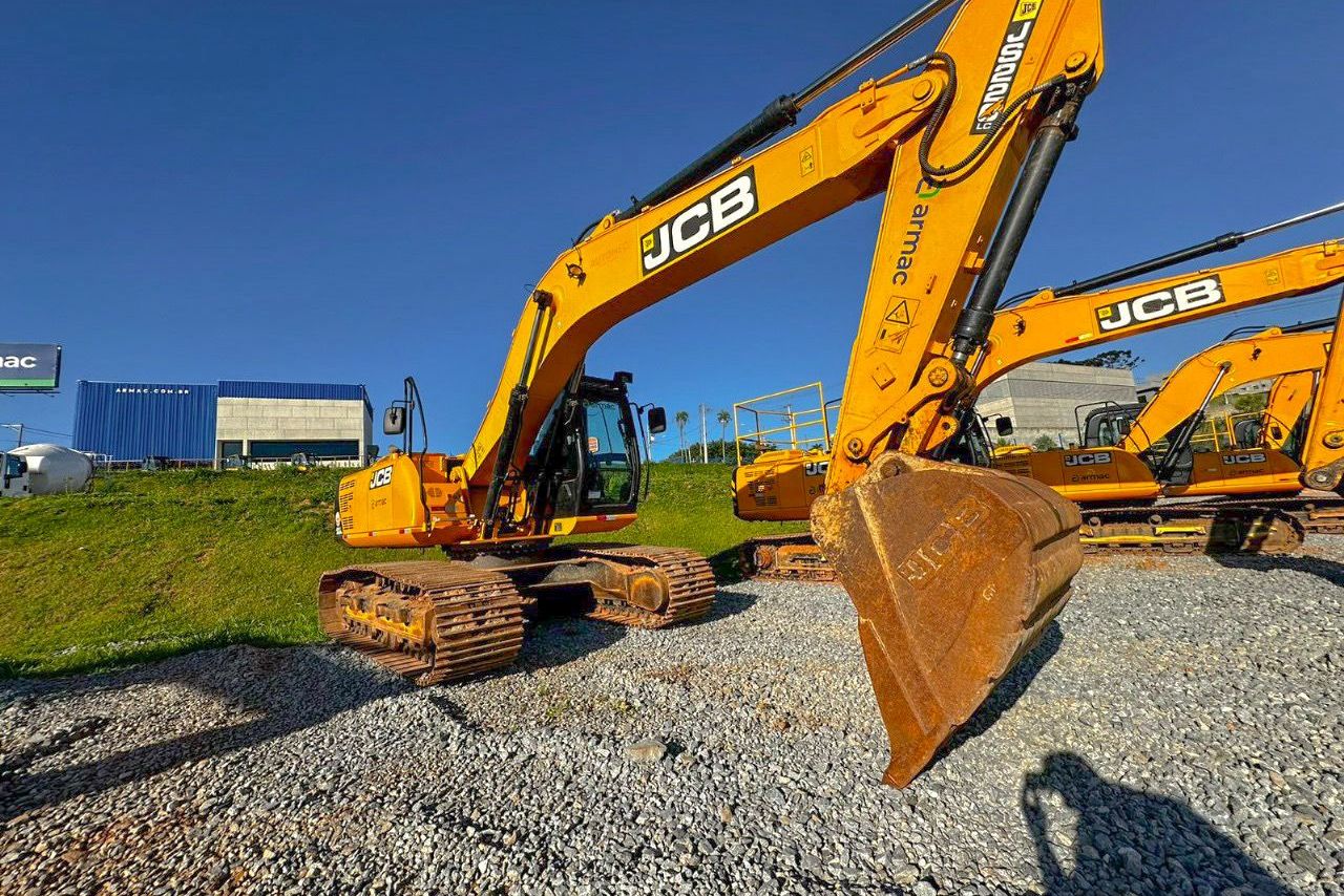 JCB JS220LC - 01/21 2